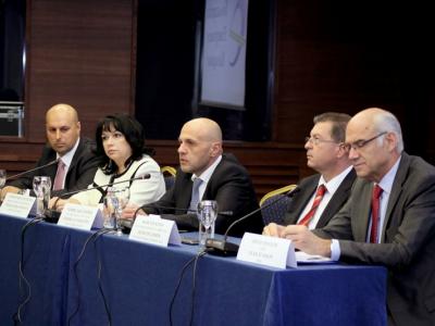 Министър Петкова на първата работна среща, посветена на бъдещата либерализация.