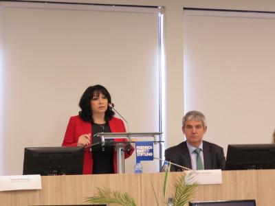 Министър Петкова на конференцията 