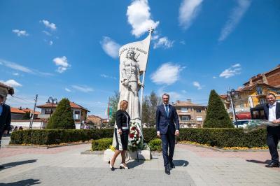 Министърът на енергетиката Трайчо Трайков отбеляза 150-годишнината от Априлското въстание в Панагюрище и откри нов STEM център