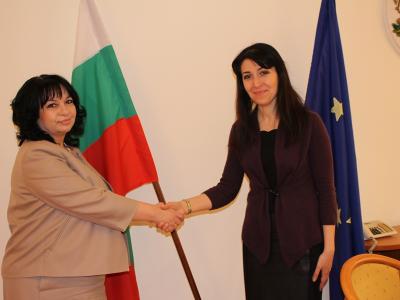 Министър Петкова разговаря с посланика на Азербайджан Н.Пр. Наргиз Гурбанова