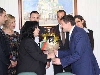 В присъствието на Министър Петкова по време на подписването на договора за изграждане на подводния участък на междусистемната газова връзка България–Румъния под река Дунав