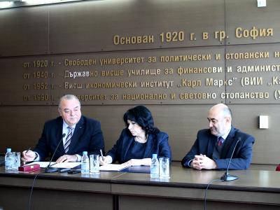 Министър Петкова и ректорът на УНСС проф. Стати Статев подписаха Рамково споразумение за сътрудничество