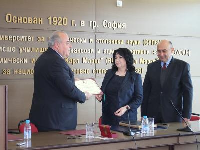 Министър Петкова и ректорът на УНСС проф. Стати Статев подписаха Рамково споразумение за сътрудничество