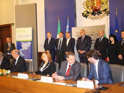 Акционерите в смесената компания "Ай Си Джи Би" (ICGB), подписаха днес окончателното инвестиционно решение за изграждане на междусистемната газова връзка Гърция – България