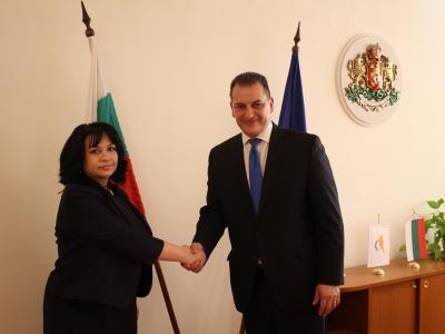 Министър Петкова и кипърският й колега Йоргос Лакотрипис обсъдиха  двустранните отношения между България и Кипър в енергийния отрасъл