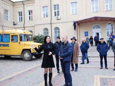 Министър Росен Христов дари генератори на българите в Болград, Украйна