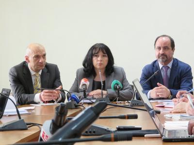 Министър Петкова се срещна със синдикати, топлофикации и въгледобивни предприятия 