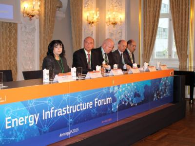 Министър Петкова: Изграждането на газоразпределителен център в България е още един гарант за енергийната сигурност в Европа