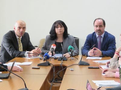 Министър Петкова се срещна със синдикати, топлофикации и въгледобивни предприятия 