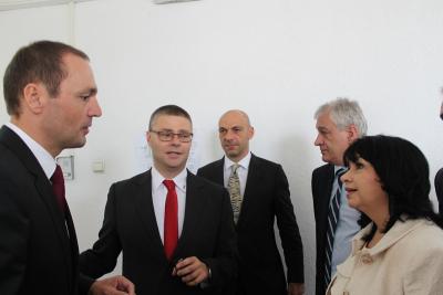 Министър Петкова: Тази година ЕРП-та и ЕСО са по-добре подготвени за есенно-зимния сезон