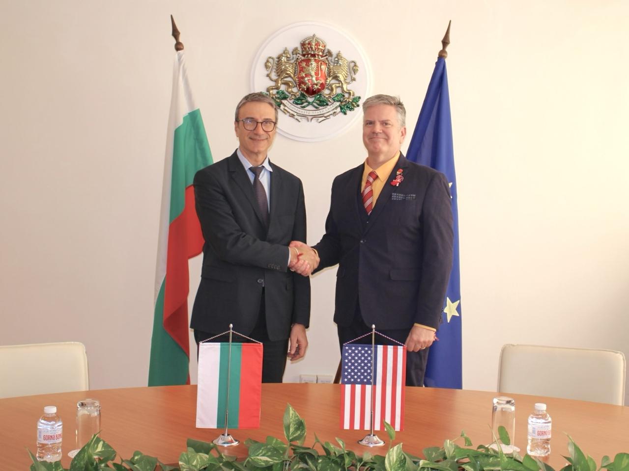 Министър Трайчо Трайков обсъди енергийното сътрудничество със САЩ с временно управляващия посолството Х. Мартин Макдауъл