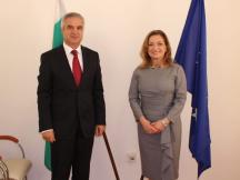 Minister Rumen Radev and Ambassador Giuseppina Zarra discussed the deepening of energy co-operation between Bulgaria and Italy
