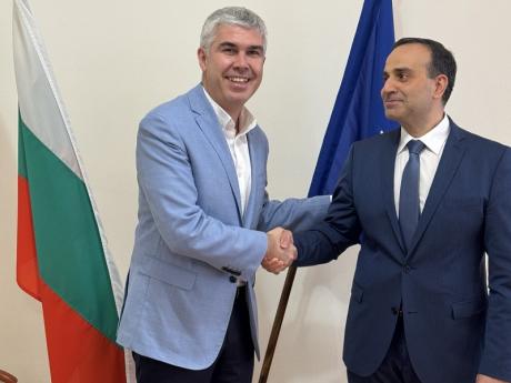 Министър Малинов разговаря с посланиците на Азербайджан и Германия