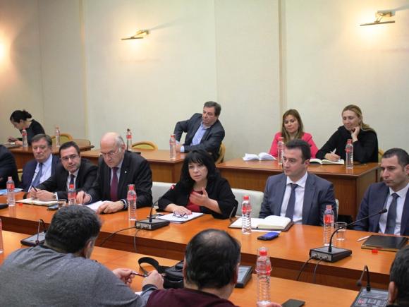 Министър Петкова: Разчитам диалогът с всички участници на енергийния пазар да продължи