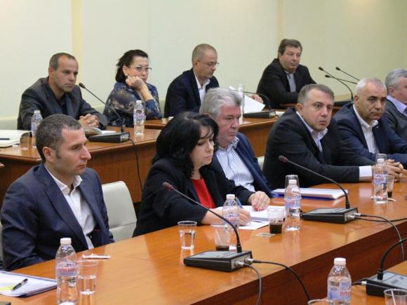 Министър Петкова запозна синдикатите с изпълнението на мерките за стабилизиране на ТЕЦ „Марица-изток 2“