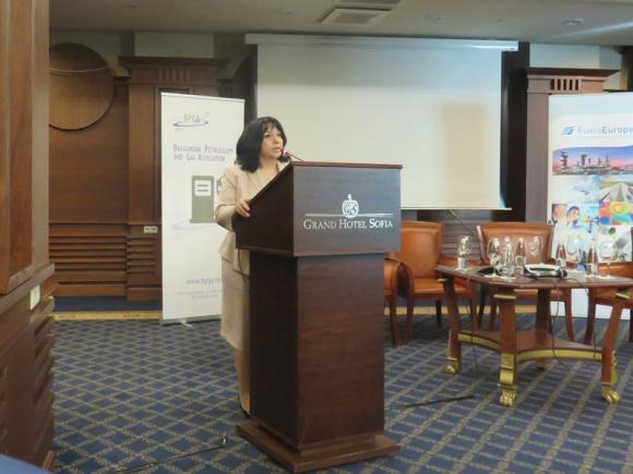 Министър Петкова: В рамките на българското председателство работим за осъществяване на поетапен преход към нисковъглеродна икономика