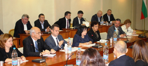 Министър Петкова запозна работодателските организации и енергийни компании с приоритетите  по време на председателството 